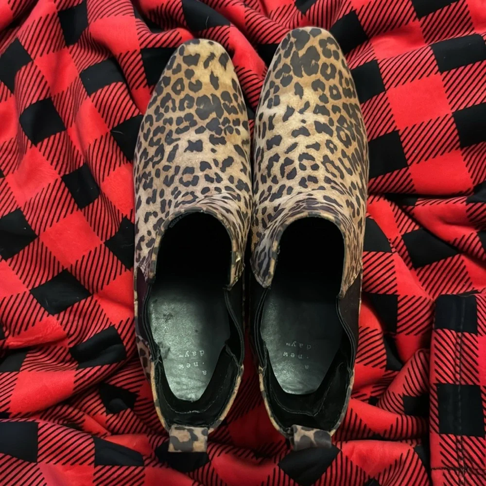 Worn twice womens leopard low heel booties - Picture 3 of 3